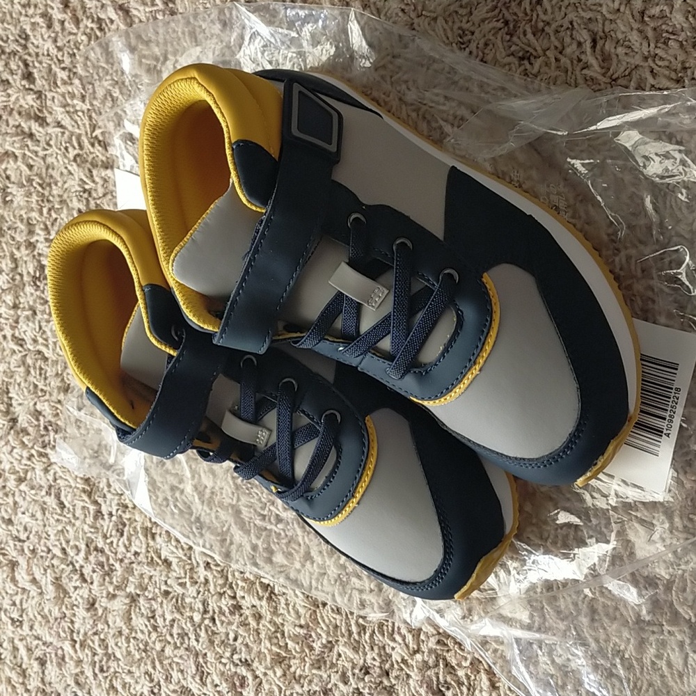 GAP Kids Colorblock Sneakers size 2 New